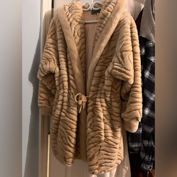 Faux fur coat - Picture 6 of 7